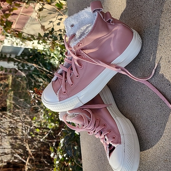 Converse Leather Dusty Pink High-Tops with White Fleece Sole - Picture 9 of 9